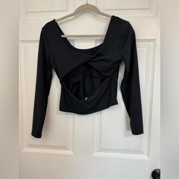 Fabletics Black Long Sleeve Crop Top - Picture 2 of 3